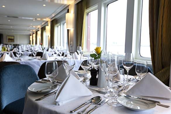 Riviera Travel, MS William Shakespeare, Restaurant 3.jpg